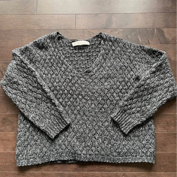Zara Gray Crew Neck Sweater - Picture 1 of 6